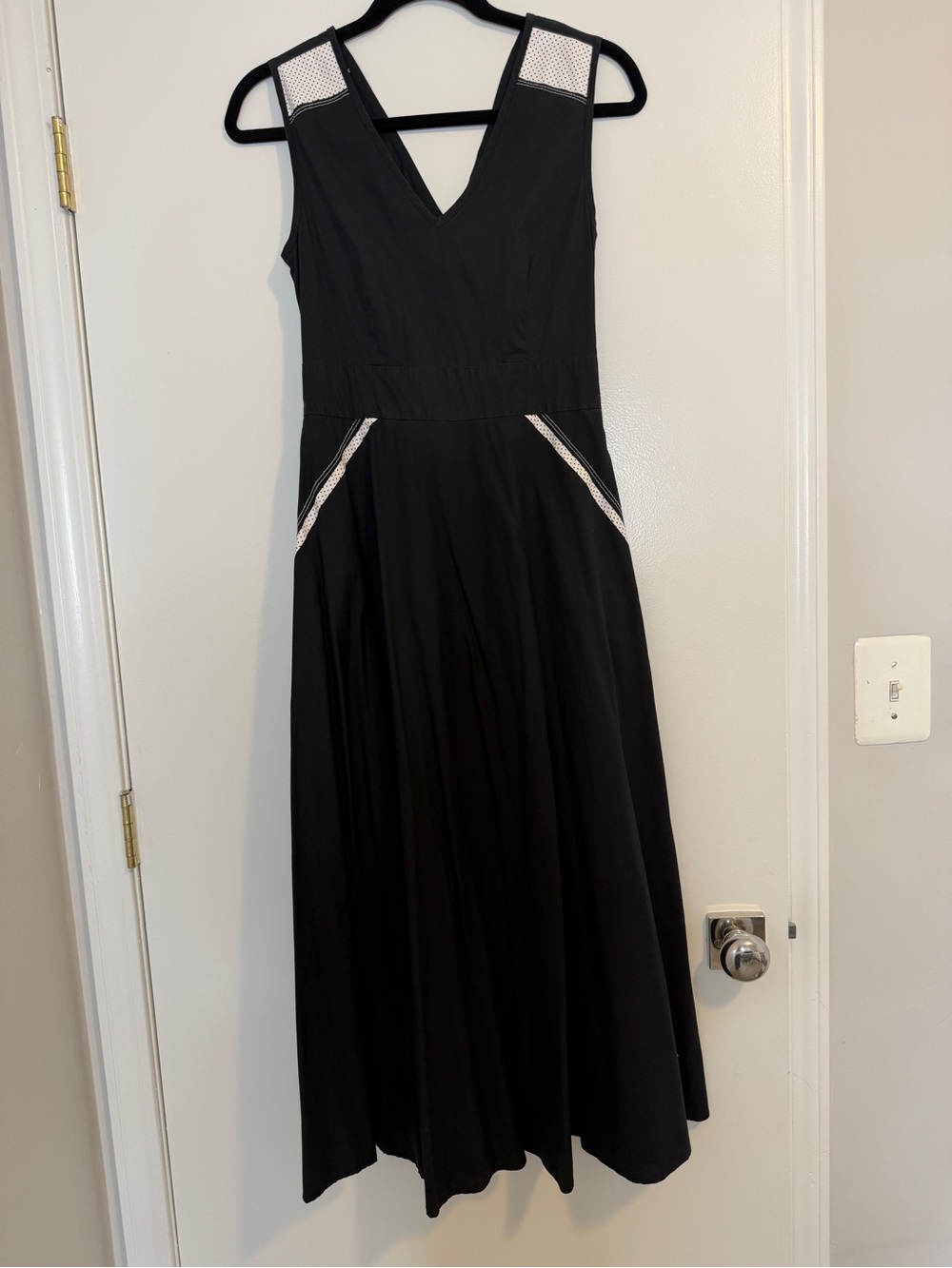 Beatrice Black Sleeveless V-Neck Midi Dress with Contrast Trim XS/2